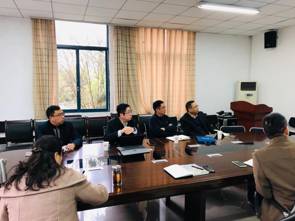 校长孟东方教授一行到猫都论坛
调研指导工作