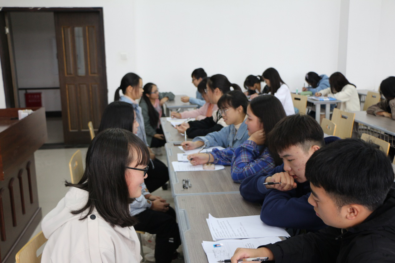 猫都论坛
志愿者招新现场